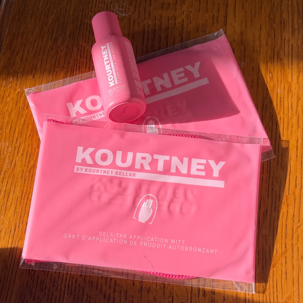 Kourtney Self-Tan drops and two mitts for application